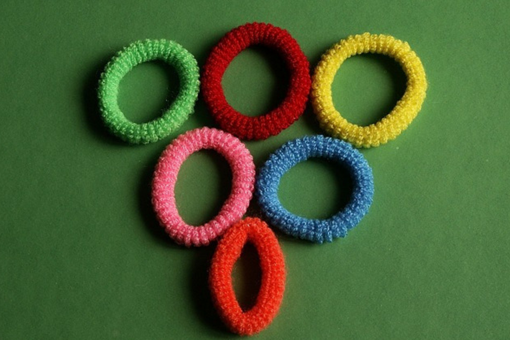 Hair tie top cat toy